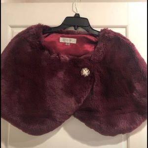 Shoulder faux fur